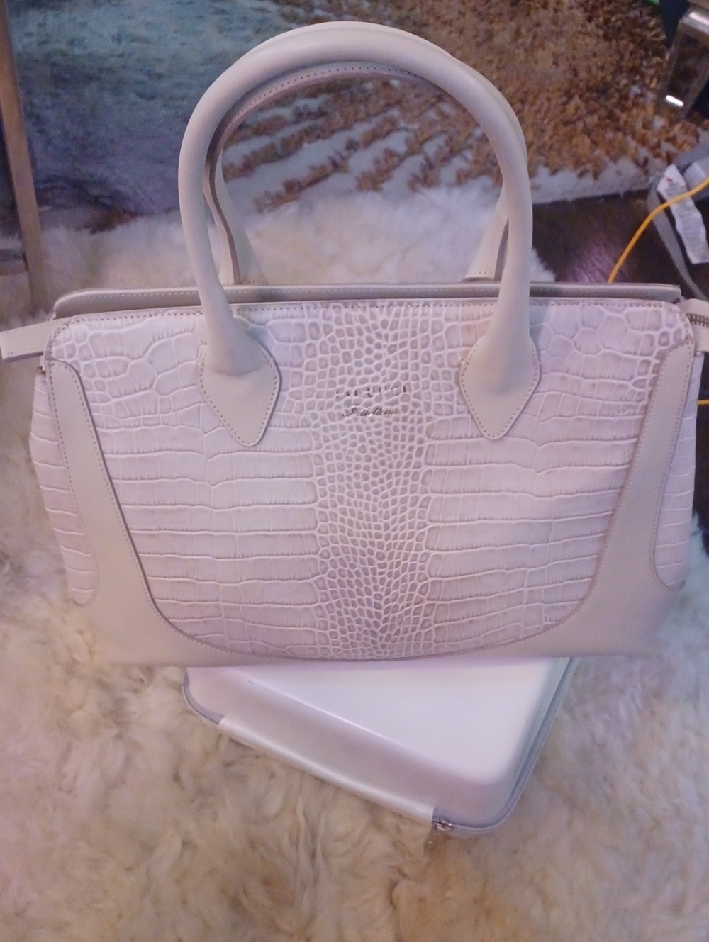 IACUCCI BEIGE CROC Leather Tote BAG PURSE with Gold Hardware